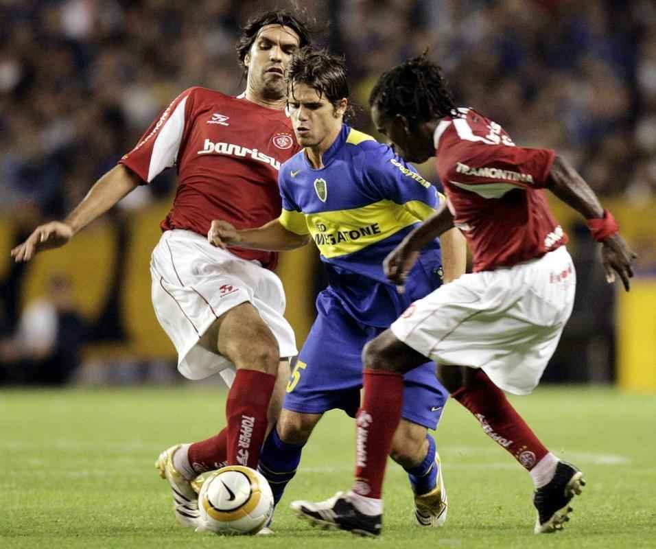 Em duas passagens pelo Inter, Tinga conquistou trs Gachos, duas Libertadores (2006 e 2010) e uma Recopa (2011). No Colorado, disputou 160 jogos e marcou 20 gols.