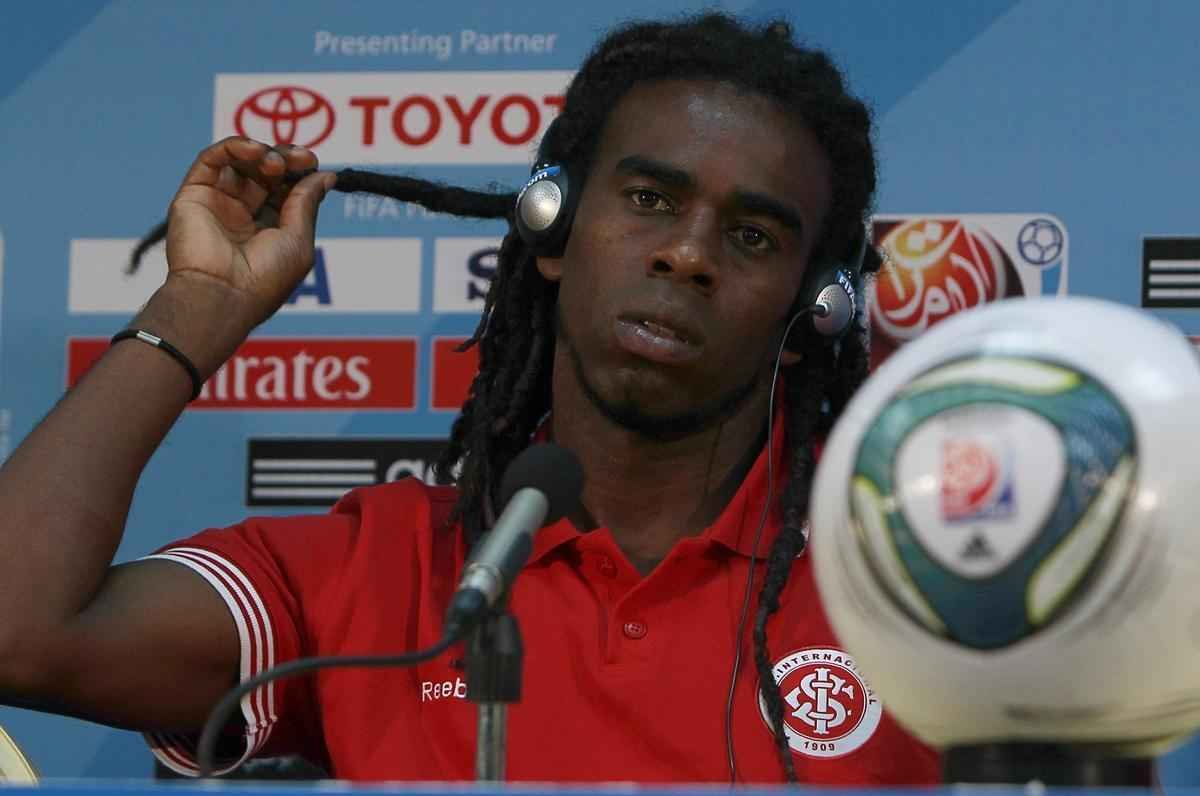 Em duas passagens pelo Inter, Tinga conquistou trs Gachos, duas Libertadores (2006 e 2010) e uma Recopa (2011). No Colorado, disputou 160 jogos e marcou 20 gols.
