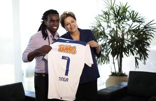 No jogo contra o Real Garcilaso, pela Copa Libertadores de 2014, Tinga recebeu ofensas racistas e passou a ser um smbolo da luta contra o preconceito no Brasil. O jogador foi at recebido pela presidente Dilma Rousseff.