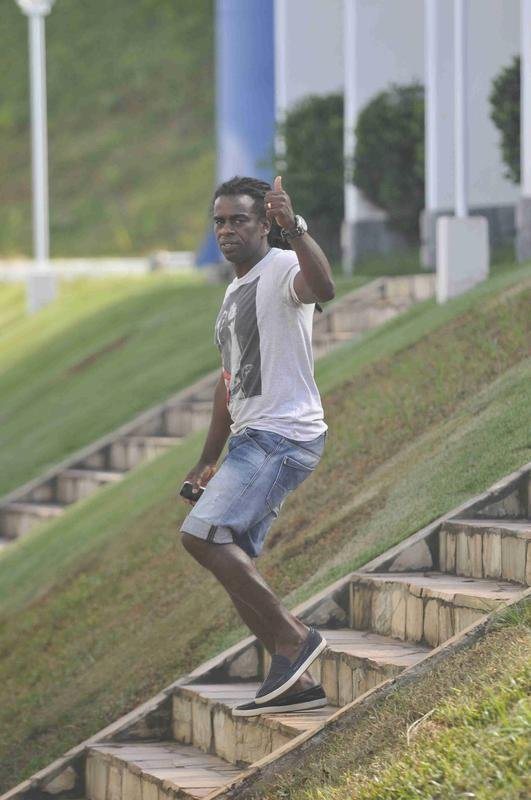 No Cruzeiro, Tinga conquistou um Mineiro e foi bicampeo brasileiro. Marcou dois gols em 65 jogos