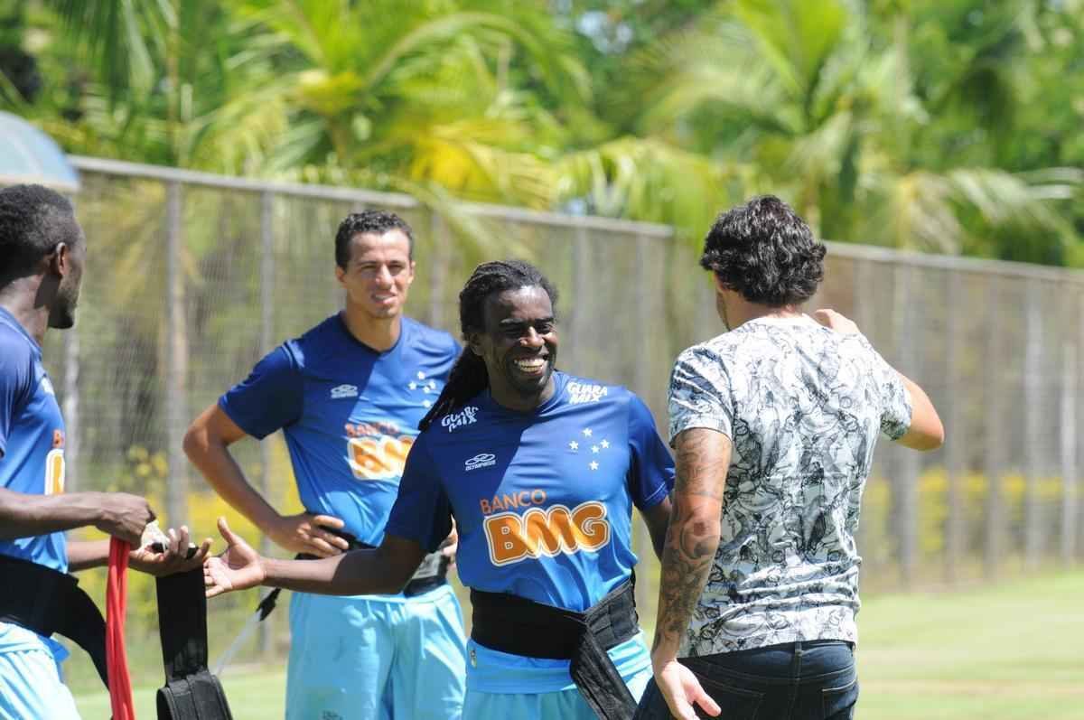 No Cruzeiro, Tinga conquistou um Mineiro e foi bicampeo brasileiro. Marcou dois gols em 65 jogos