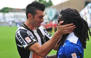 Na luta contra o racismo, Tinga tambm recebeu apoio da torcida do Atltico e de amigos do clube rival