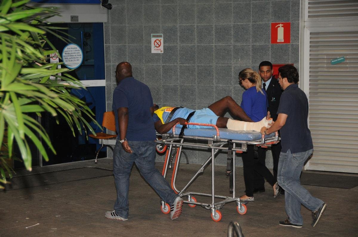 Outro episdio marcante da passagem de Tinga pelo Cruzeiro foi a fratura na perna direita em agosto de 2014, durante um treino.