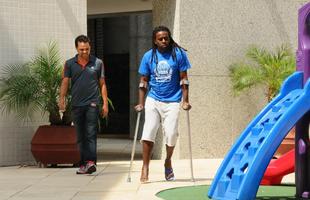 Outro episdio marcante da passagem de Tinga pelo Cruzeiro foi a fratura na perna direita em agosto de 2014, durante um treino.
