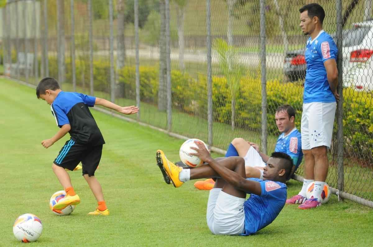 Jogadores do Cruzeiro no tiveram folga no feriado e treinaro tambm no fim de semana