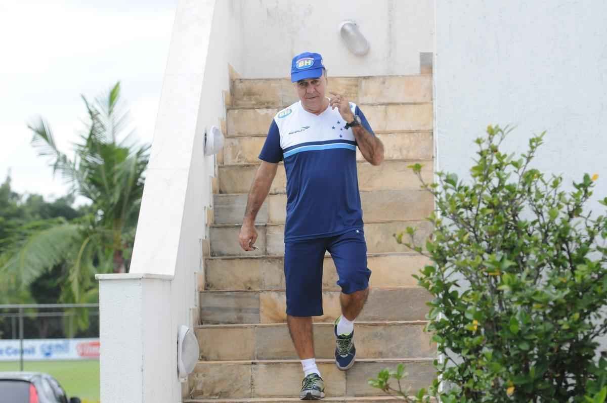 Jogadores do Cruzeiro no tiveram folga no feriado e treinaro tambm no fim de semana