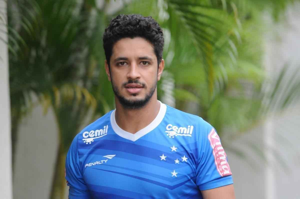 Jogadores do Cruzeiro no tiveram folga no feriado e treinaro tambm no fim de semana