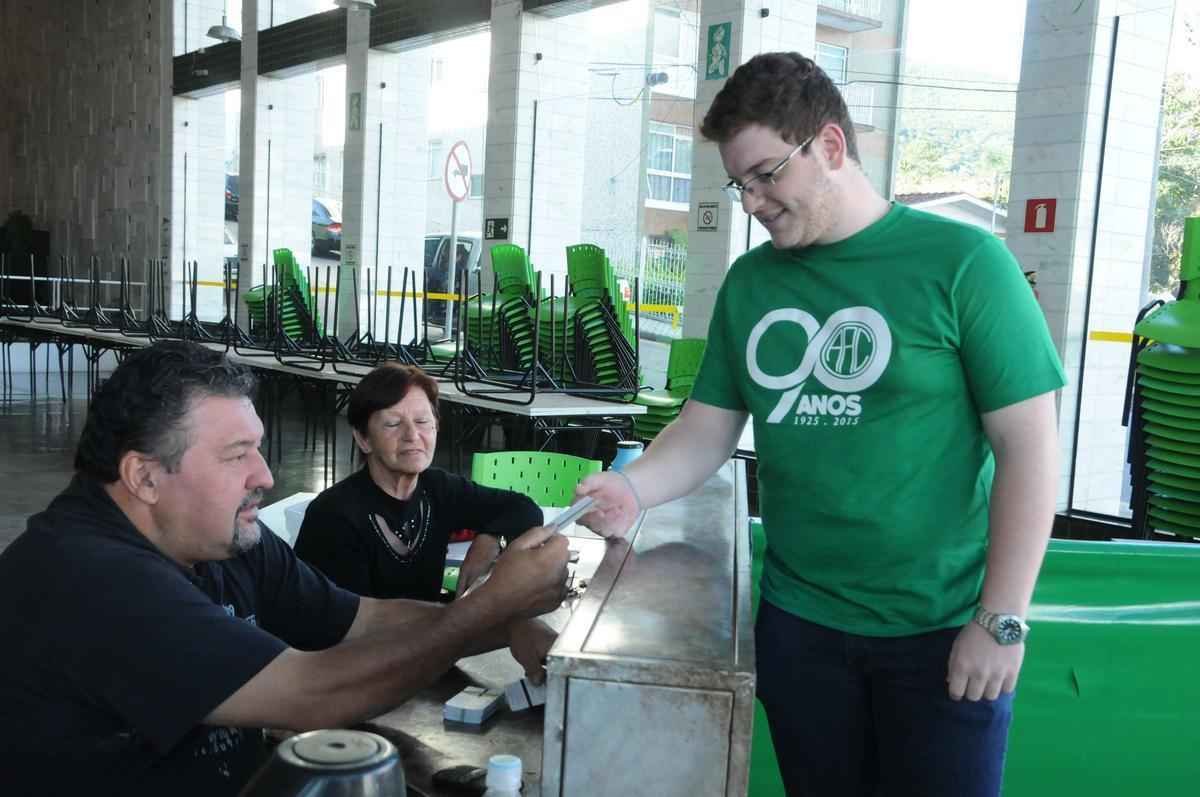 Torcedores da Caldense adquiriram ltimos ingressos nesta sexta-feira