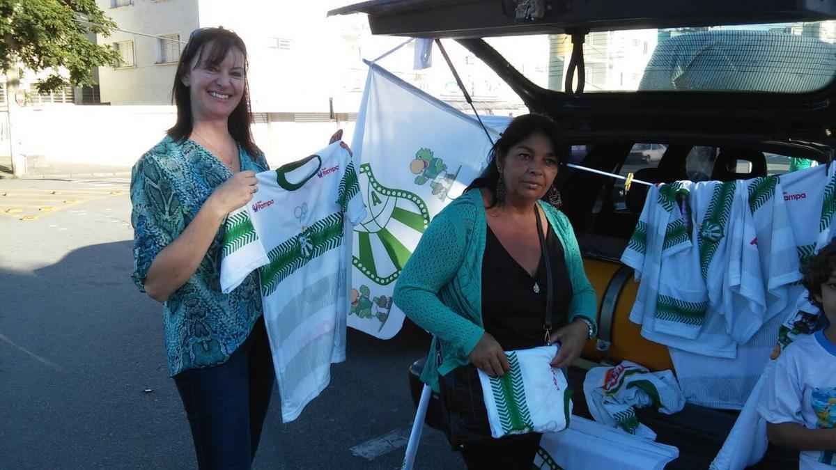 Torcedora Magda Guanaes comprou uma camisa da Caldense e mostrou otimismo para a deciso