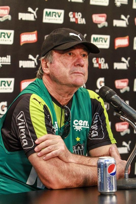 Levir Culpi comandou treino fechado, mas confirmou que Marcos Rocha treinou normalmente e que testou dupla ofensiva com J ao lado de Lucas Pratto. 