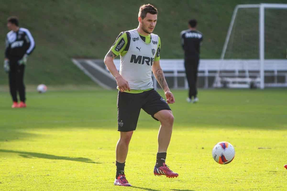 Levir Culpi comandou treino fechado, mas confirmou que Marcos Rocha treinou normalmente e que testou dupla ofensiva com J ao lado de Lucas Pratto. 