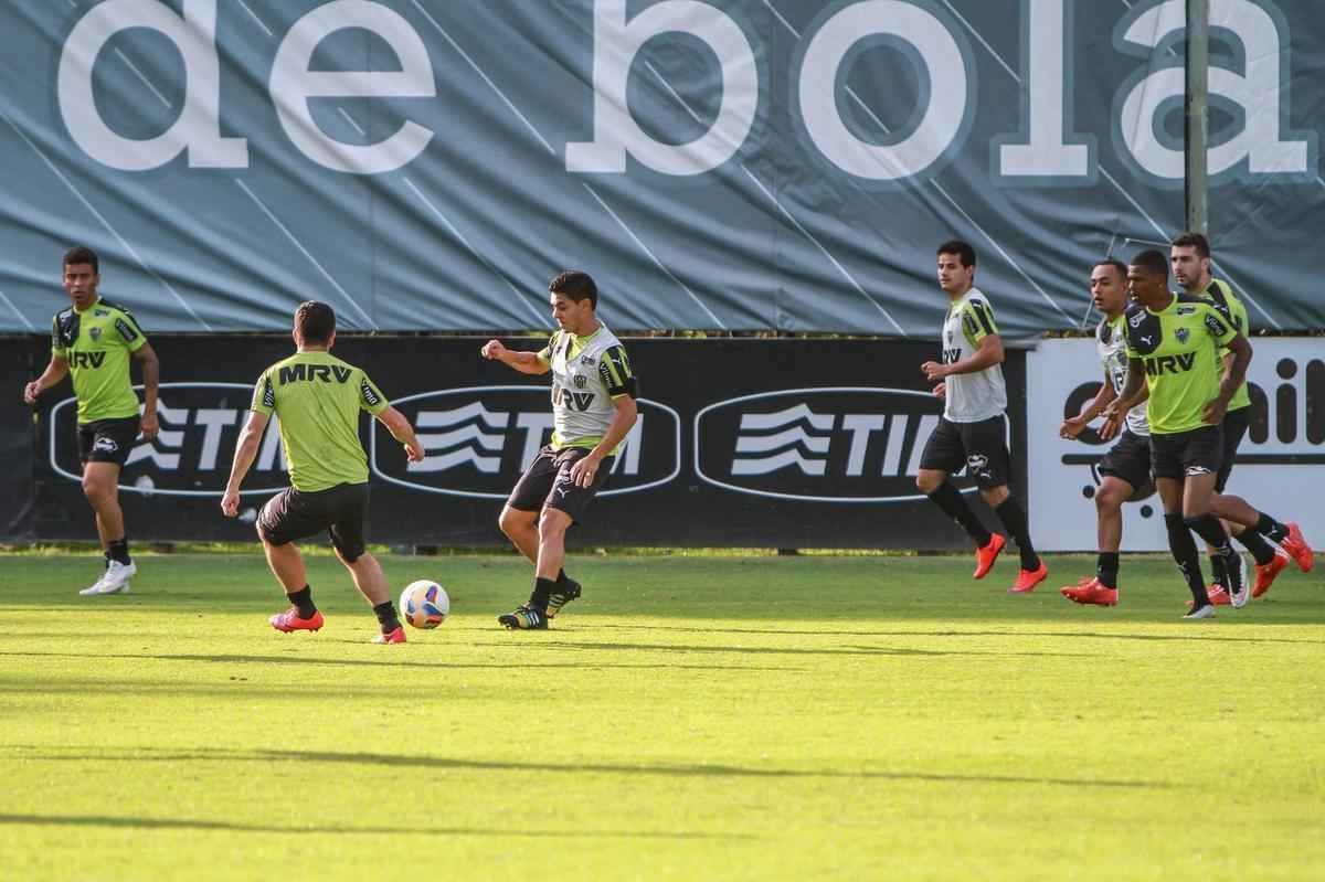 Levir Culpi comandou treino fechado, mas confirmou que Marcos Rocha treinou normalmente e que testou dupla ofensiva com J ao lado de Lucas Pratto. 