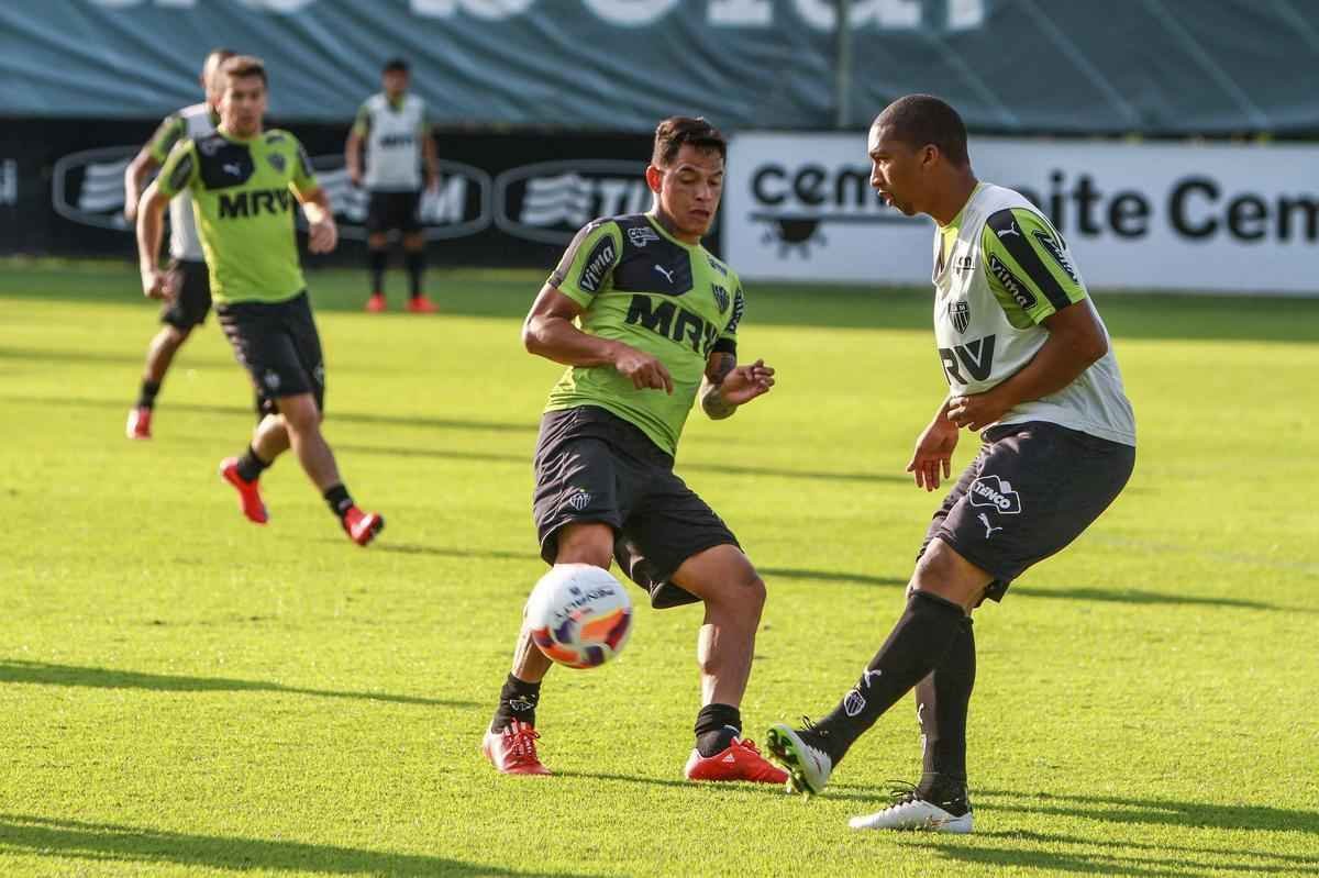 Levir Culpi comandou treino fechado, mas confirmou que Marcos Rocha treinou normalmente e que testou dupla ofensiva com J ao lado de Lucas Pratto. 
