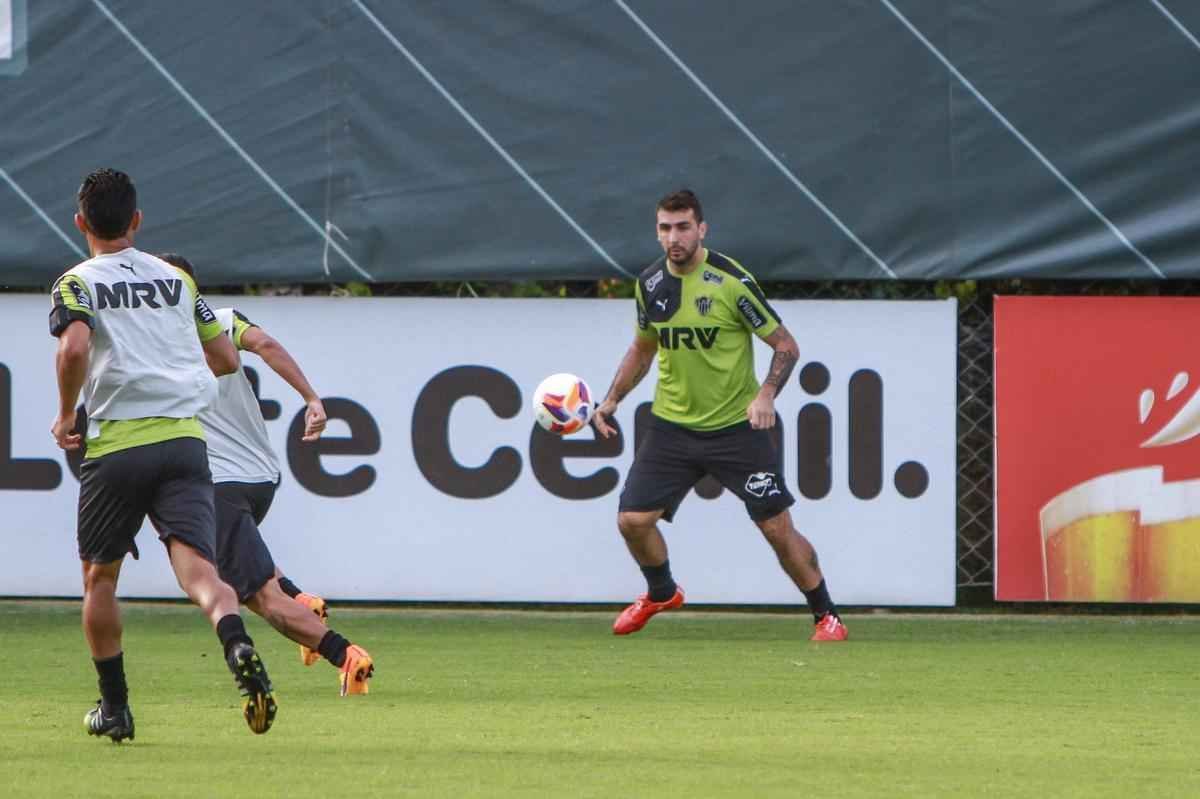 Levir Culpi comandou treino fechado, mas confirmou que Marcos Rocha treinou normalmente e que testou dupla ofensiva com J ao lado de Lucas Pratto. 