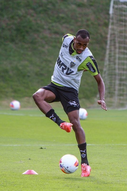 Levir Culpi comandou treino fechado, mas confirmou que Marcos Rocha treinou normalmente e que testou dupla ofensiva com J ao lado de Lucas Pratto. 