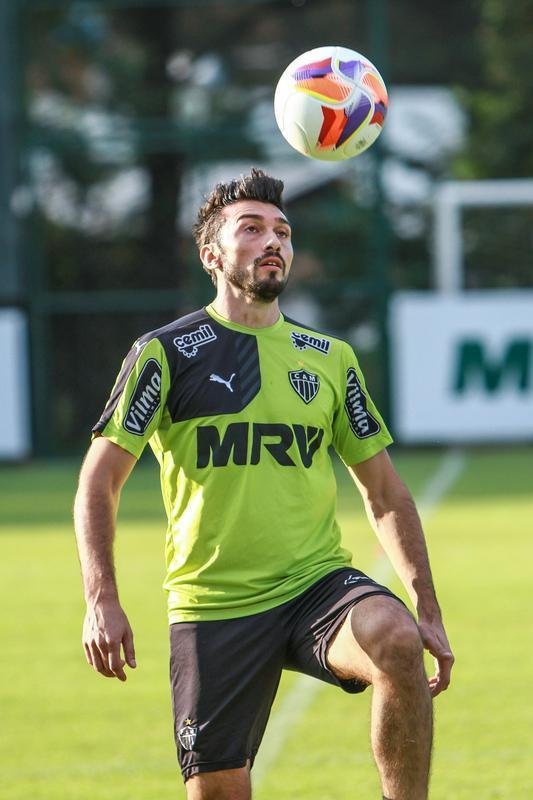 Levir Culpi comandou treino fechado, mas confirmou que Marcos Rocha treinou normalmente e que testou dupla ofensiva com J ao lado de Lucas Pratto. 