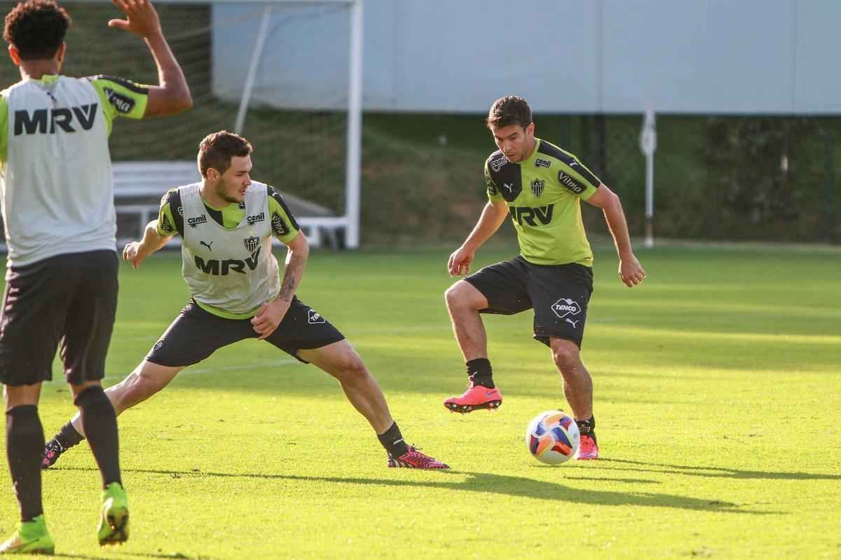 Levir Culpi comandou treino fechado, mas confirmou que Marcos Rocha treinou normalmente e que testou dupla ofensiva com J ao lado de Lucas Pratto. 
