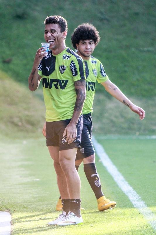 Levir Culpi comandou treino fechado, mas confirmou que Marcos Rocha treinou normalmente e que testou dupla ofensiva com J ao lado de Lucas Pratto. 