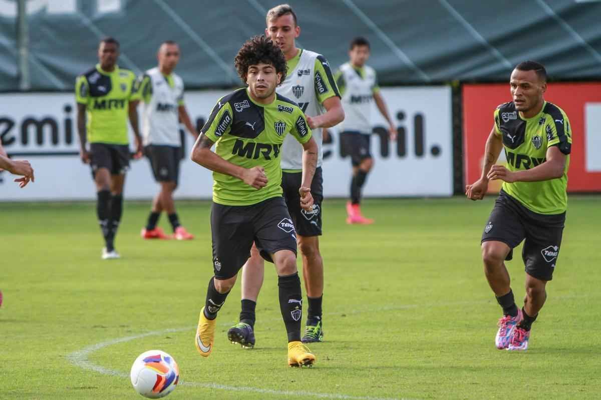 Levir Culpi comandou treino fechado, mas confirmou que Marcos Rocha treinou normalmente e que testou dupla ofensiva com J ao lado de Lucas Pratto. 