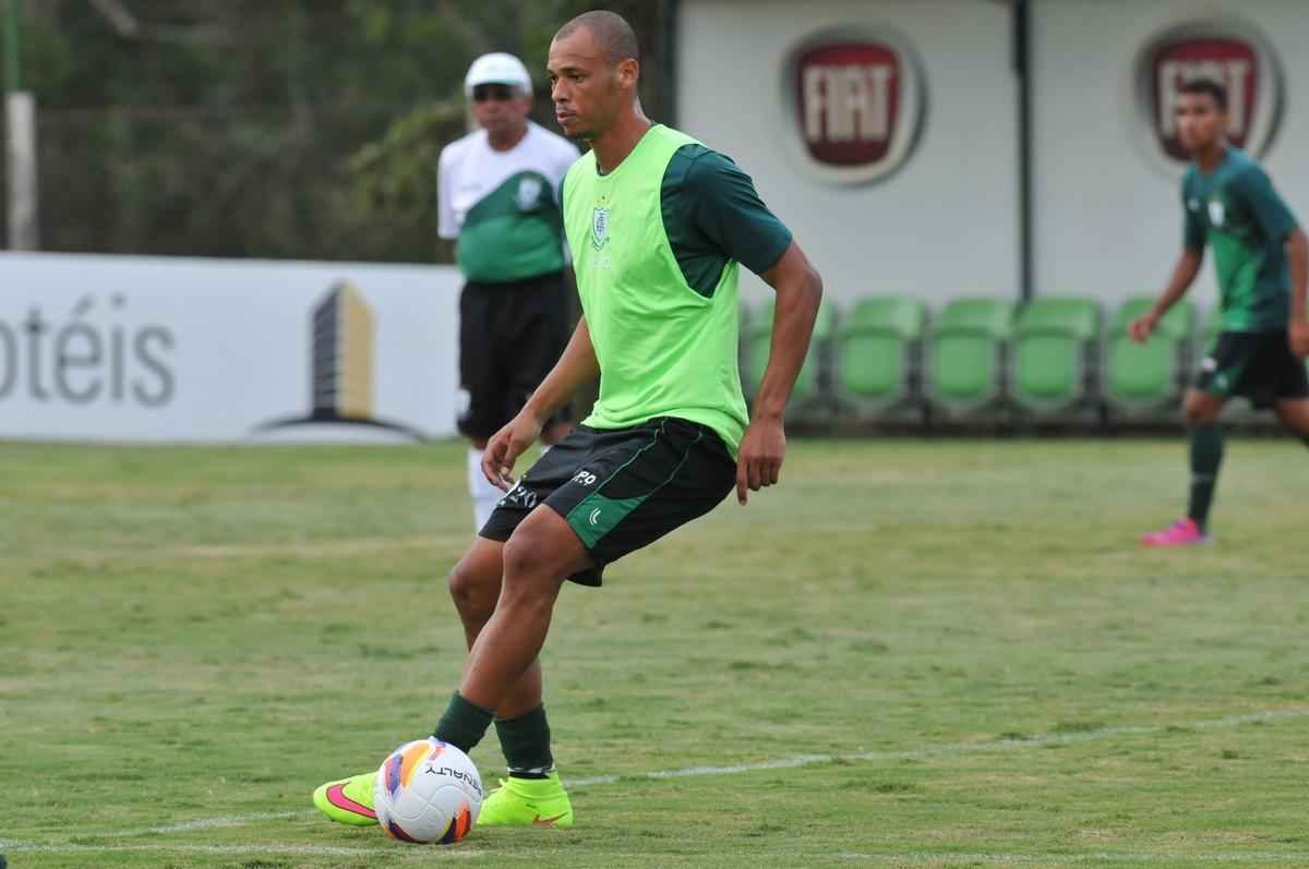 Anderson Conceio (zagueiro) - dos zagueiros,  o que mais jogou at aqui (11 vezes) e o nico a ter feito um gol na temporada. Seguro, o defensor tem estilo semelhante ao de Vitor Hugo, que defendeu o Coelho nas duas temporadas anteriores e hoje  titular do Palmeiras. Talvez esteja  frente dos demais companheiros de posio no momento. No ano passado, Anderson fez parte do grupo do Joinville campeo da Srie B.