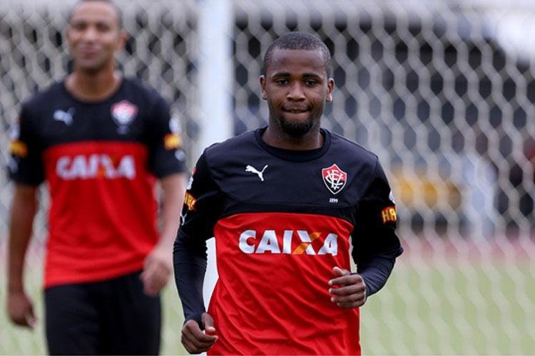 Willie (atacante) - nesta temporada disputou somente seis jogos e no marcou qualquer gol, sendo descartado pelo Vitria, dono de seus direitos econmicos. O Amrica, contudo, aposta que o atleta pode repetir o bom rendimento de 2013, quando marcou seis gols em 19 jogos  (apenas seis como titular) pelo Vasco em Srie A do Brasileiro e Copa do Brasil.

 