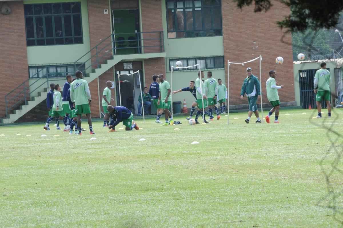 Caldense faz ltimo treino em Poos antes da final