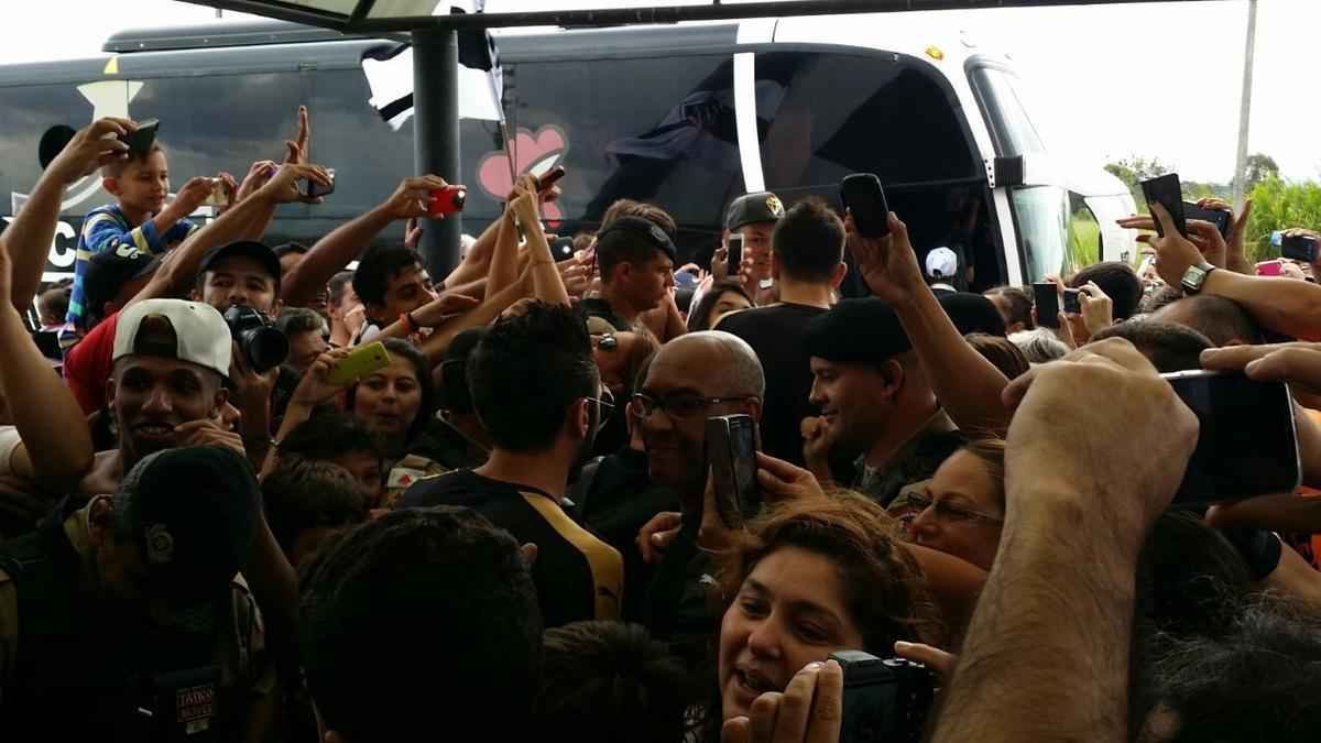 Atltico  recebido com muita festa pela torcida em Varginha, palco da deciso do Campeonato Mineiro, contra a Caldense
