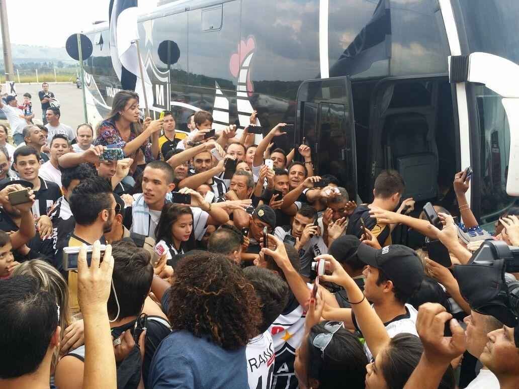 Atltico  recebido com muita festa pela torcida em Varginha, palco da deciso do Campeonato Mineiro, contra a Caldense 