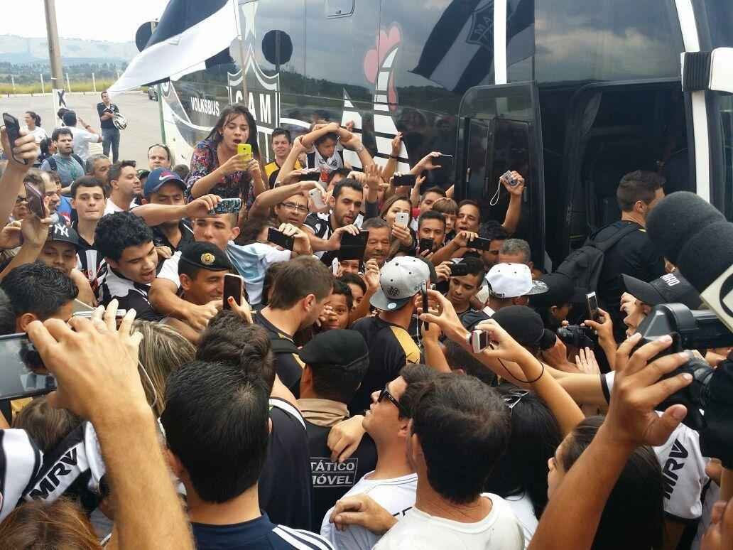 Atltico  recebido com muita festa pela torcida em Varginha, palco da deciso do Campeonato Mineiro, contra a Caldense 