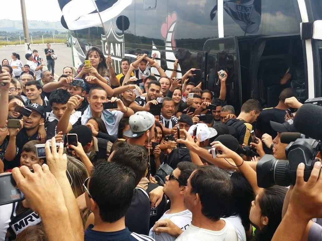 Atltico  recebido com muita festa pela torcida em Varginha, palco da deciso do Campeonato Mineiro, contra a Caldense 
