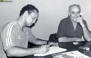 1986 - Reinaldo fez dois jogos pelo Cruzeiro e no marcou nenhum gol.