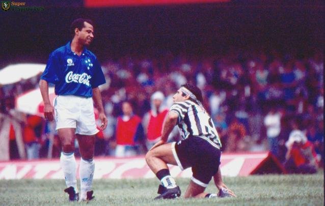 1991 - Luizinho chegou ao Cruzeiro em dezembro de 1991 e foi campeo mineiro e da Supercopa de 1992 e ainda da Copa do Brasil de 1993. O clssico zagueiro marcou um gol no clube.