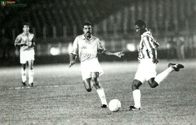 1994 - Toninho Cerezo jogou no Cruzeiro em 1994 e foi campeo mineiro naquele ano. O meio-campista fez seis gols com a camisa celeste.