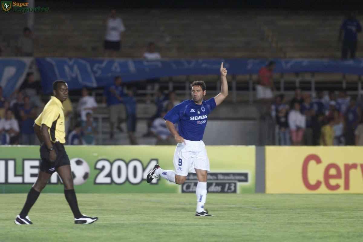 2004 - Guilherme marcou 14 gols pelo Cruzeiro em 2004 e foi campeo mineiro.
