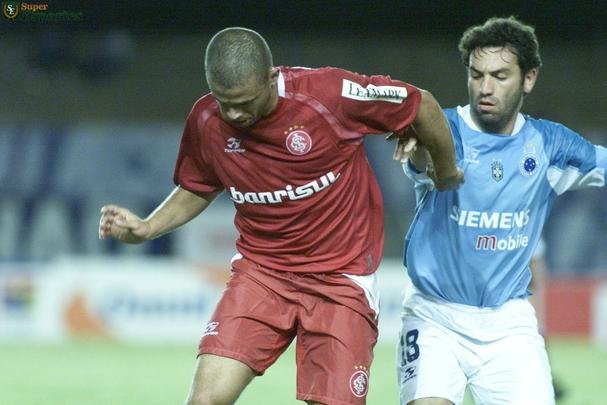 2004 - Guilherme marcou 14 gols pelo Cruzeiro em 2004 e foi campeo mineiro.