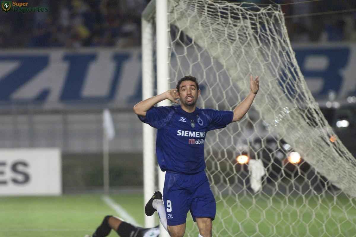 2004 - Guilherme marcou 14 gols pelo Cruzeiro em 2004 e foi campeo mineiro.