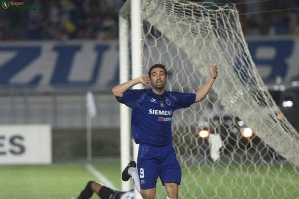 2004 - Guilherme marcou 14 gols pelo Cruzeiro em 2004 e foi campeo mineiro.