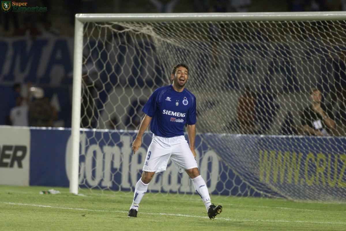 2004 - Guilherme marcou 14 gols pelo Cruzeiro em 2004 e foi campeo mineiro.