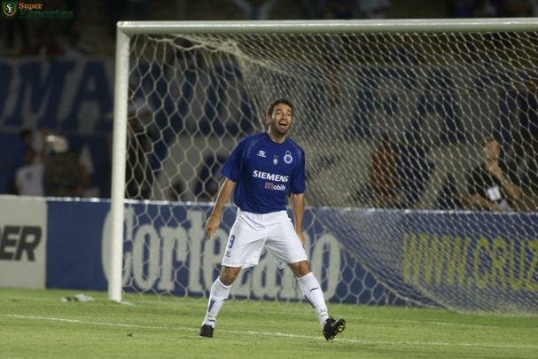 2004 - Guilherme marcou 14 gols pelo Cruzeiro em 2004 e foi campeo mineiro.