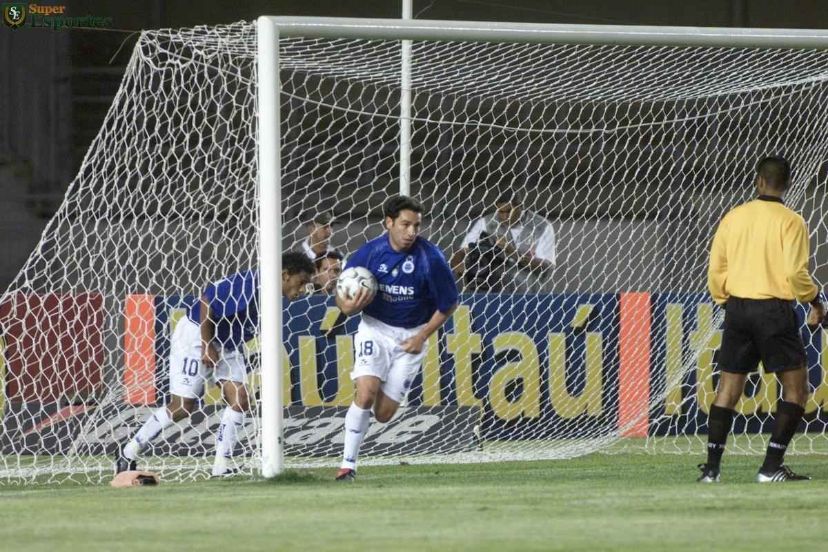 2004 - Guilherme marcou 14 gols pelo Cruzeiro em 2004 e foi campeo mineiro.
