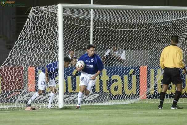 2004 - Guilherme marcou 14 gols pelo Cruzeiro em 2004 e foi campeo mineiro.