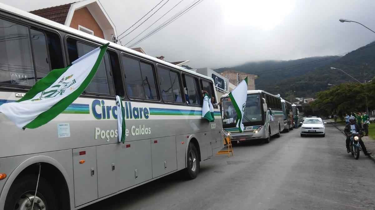 Torcida da Caldense, com muito otimismo, embarca para Varginha