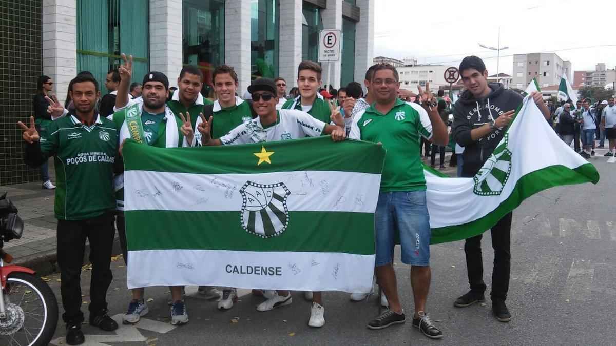 Torcida da Caldense, com muito otimismo, embarca para Varginha