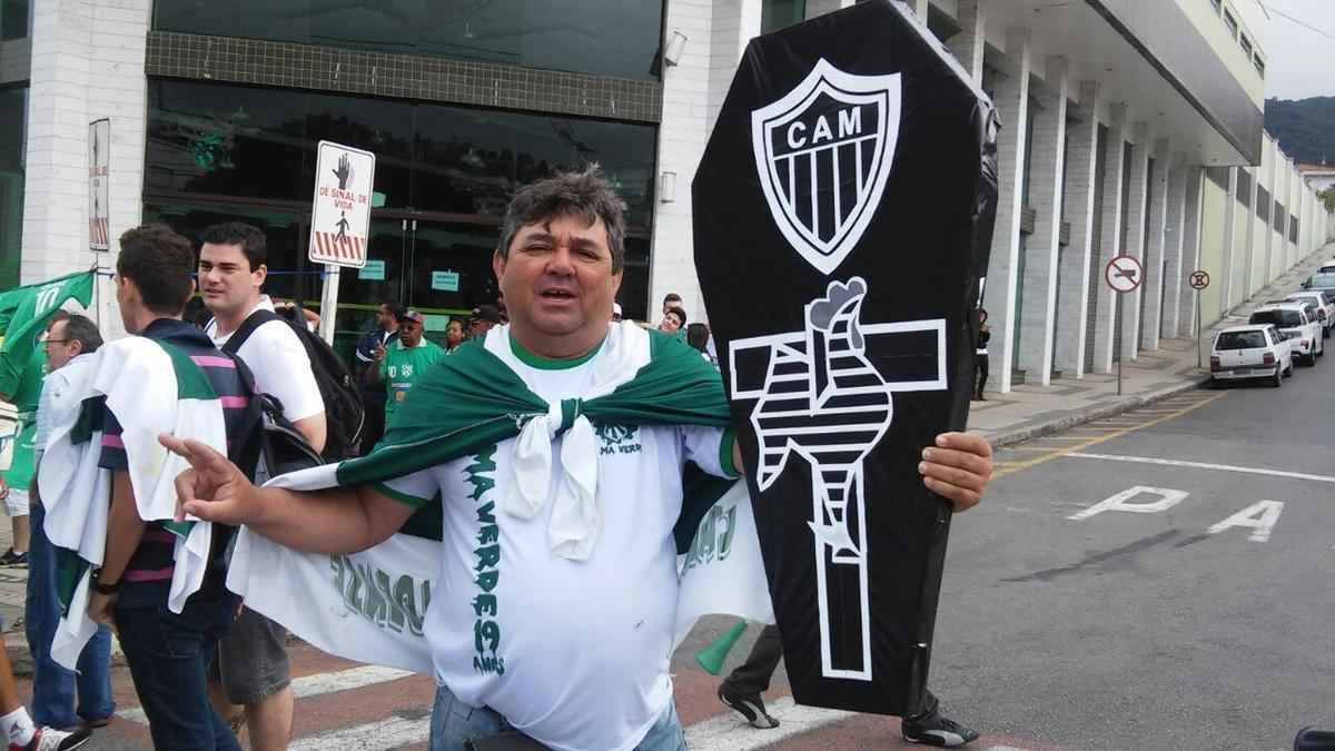Torcida da Caldense, com muito otimismo, embarca para Varginha