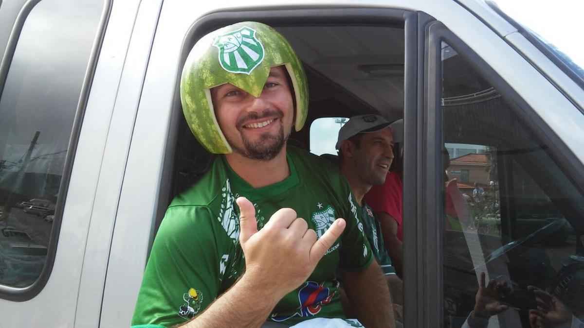 Torcida da Caldense, com muito otimismo, embarca para Varginha