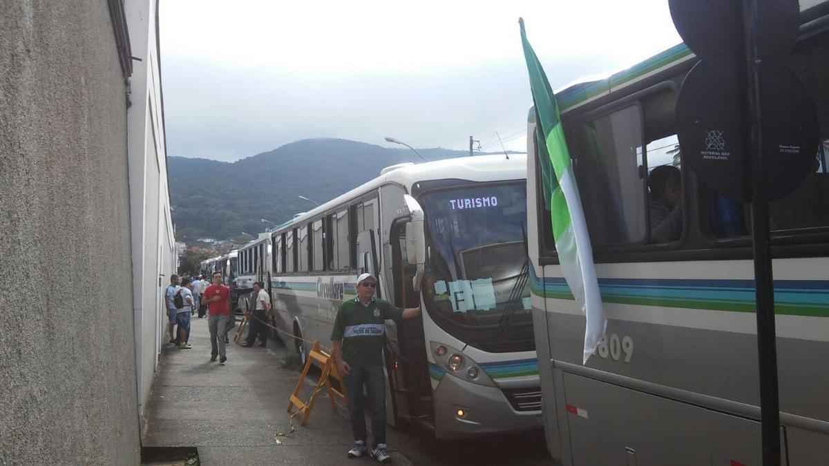 Torcida da Caldense, com muito otimismo, embarca para Varginha