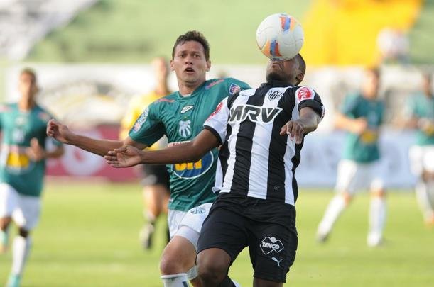 Imagens do primeiro tempo da deciso do Mineiro, entre Caldense e Atltico