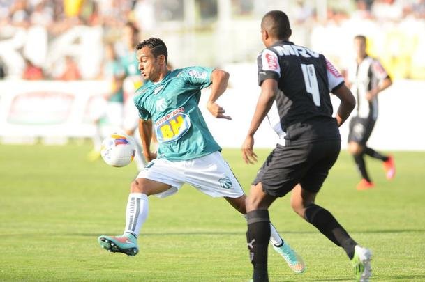 Imagens do primeiro tempo da deciso do Mineiro, entre Caldense e Atltico