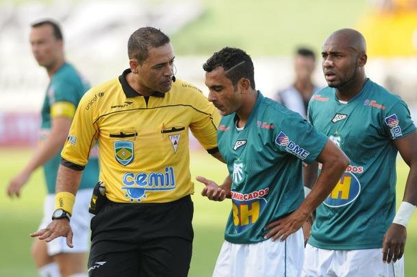Imagens do primeiro tempo da deciso do Mineiro, entre Caldense e Atltico