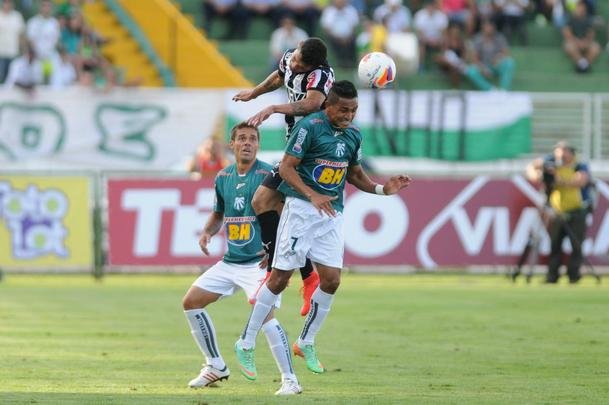 Imagens do primeiro tempo da deciso do Mineiro, entre Caldense e Atltico